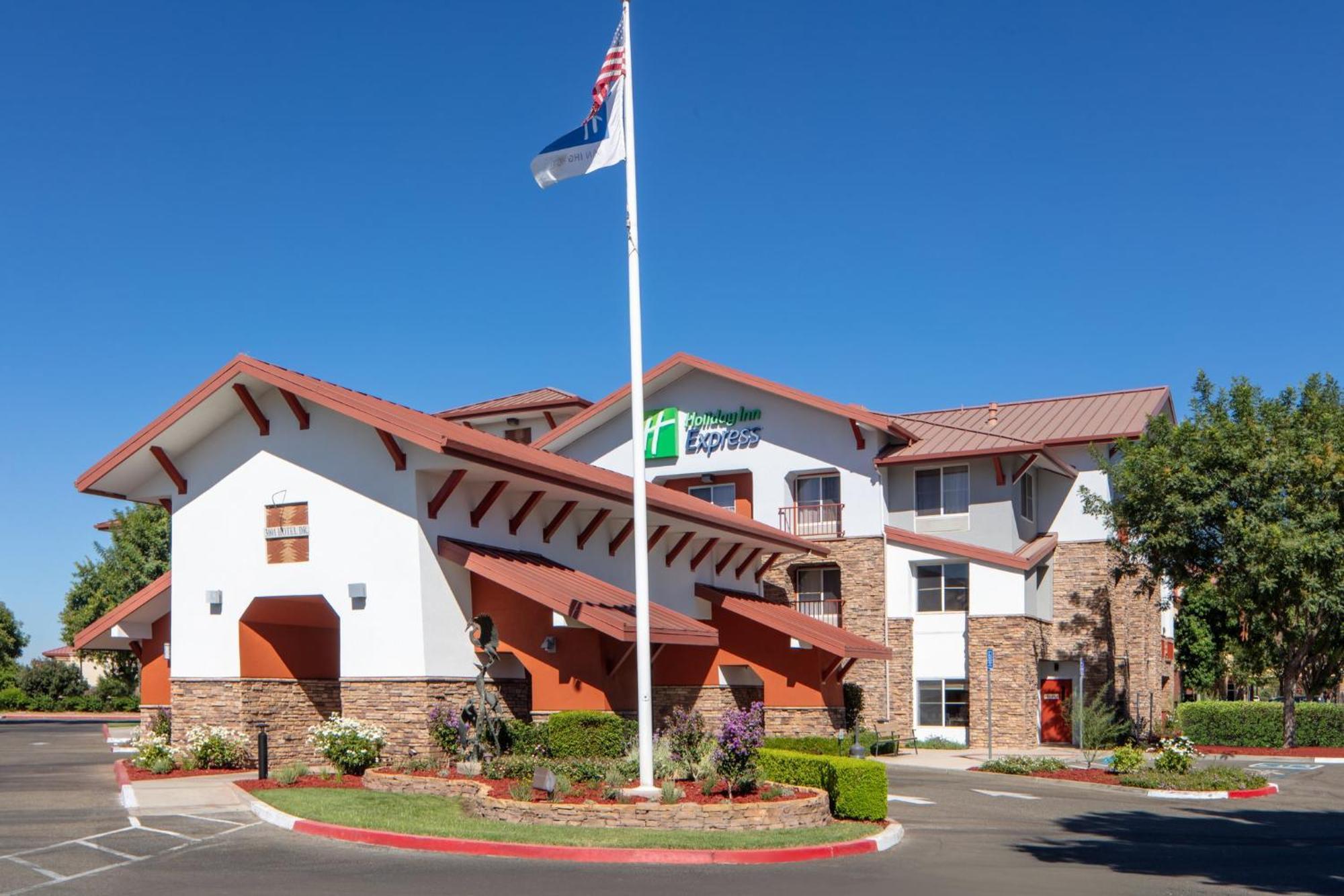 Holiday Inn Express Turlock By Ihg Exterior foto