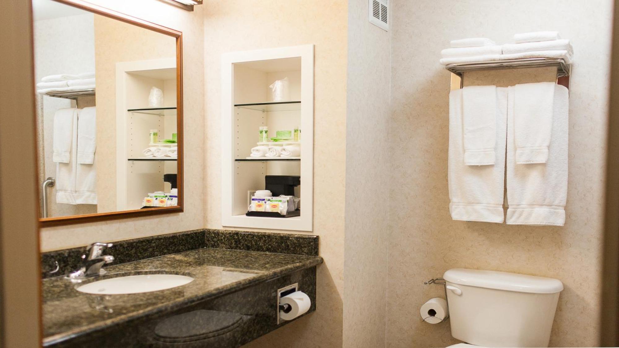 Holiday Inn Express Turlock By Ihg Exterior foto
