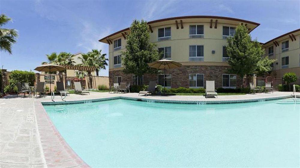 Holiday Inn Express Turlock By Ihg Exterior foto