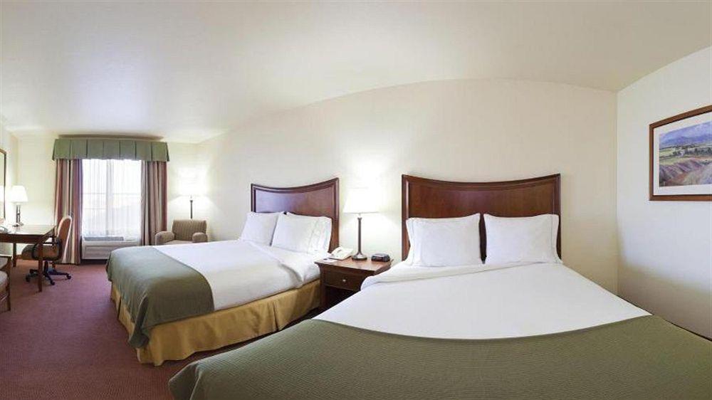Holiday Inn Express Turlock By Ihg Exterior foto